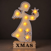 Rozsvícený dřevěný anděl XMAS s hvězdou za šera